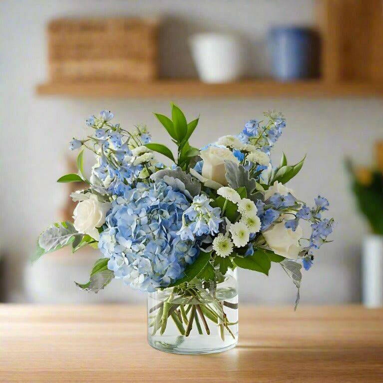 A photorealistic close‑up of a mixed floral arrangement on a wooden table, bright colors, natural lighting. Alt: mixed flower arrangement for same‑day delivery tips