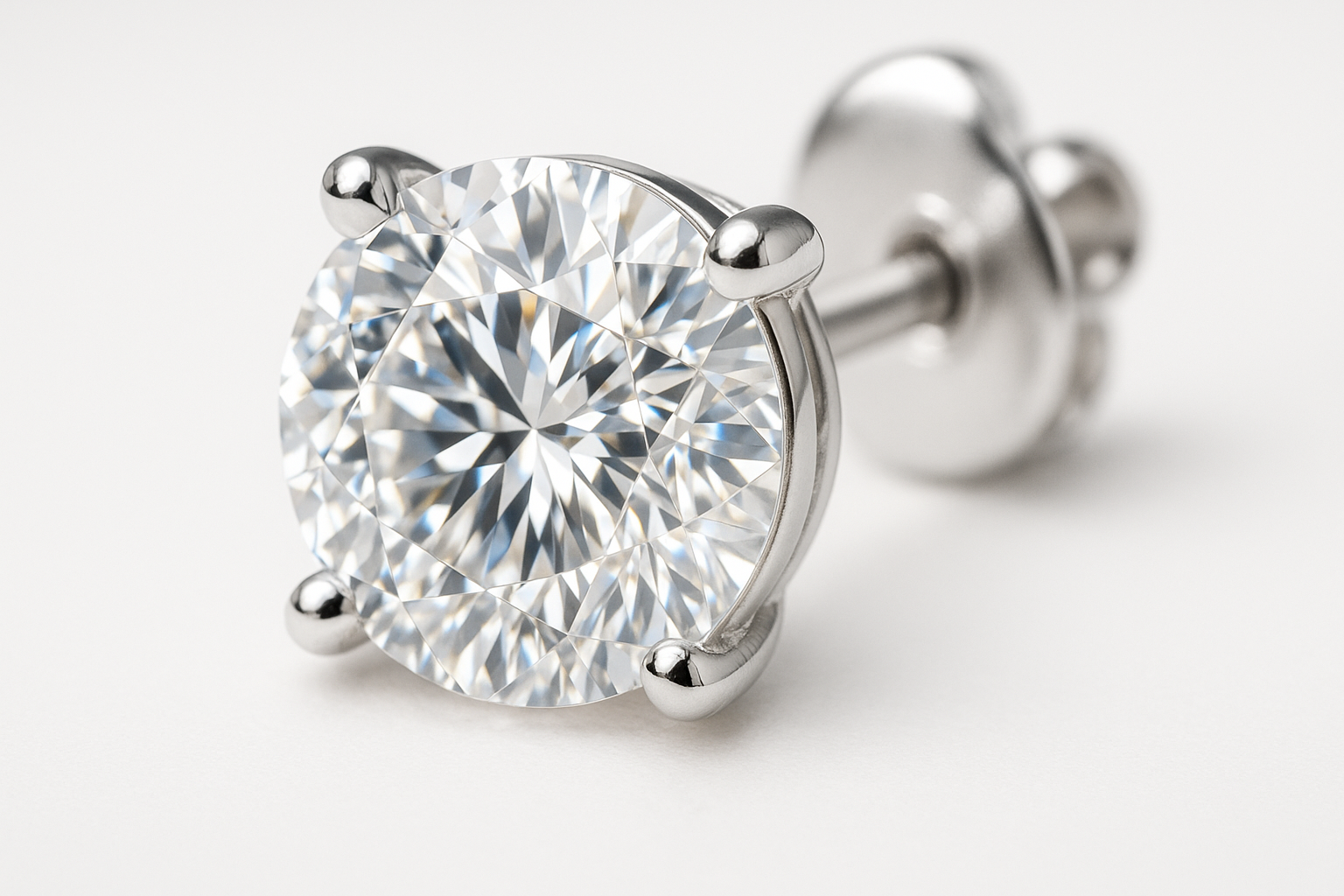 Close‑up of a 1 carat round brilliant diamond earring on a white background. Alt: 1 carat diamond earrings sparkling luxury